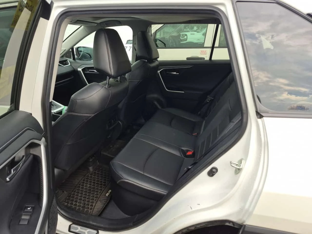 Toyota Rav4 HYBRID LIMITED/CARFAX/Кожа/Подгрев/Шибедах/2 Ключа, снимка 12 - Автомобили и джипове - 54999960