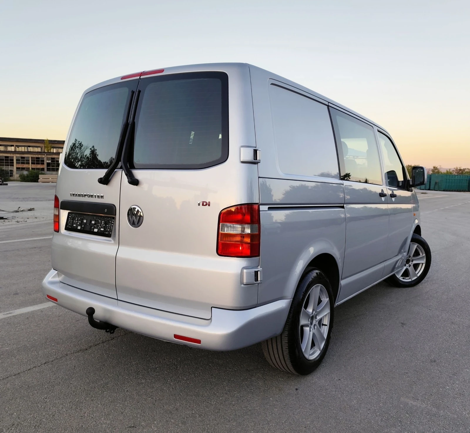 VW Transporter 2.5TDI-131кс.-6ск-EURO-4 - изображение 6