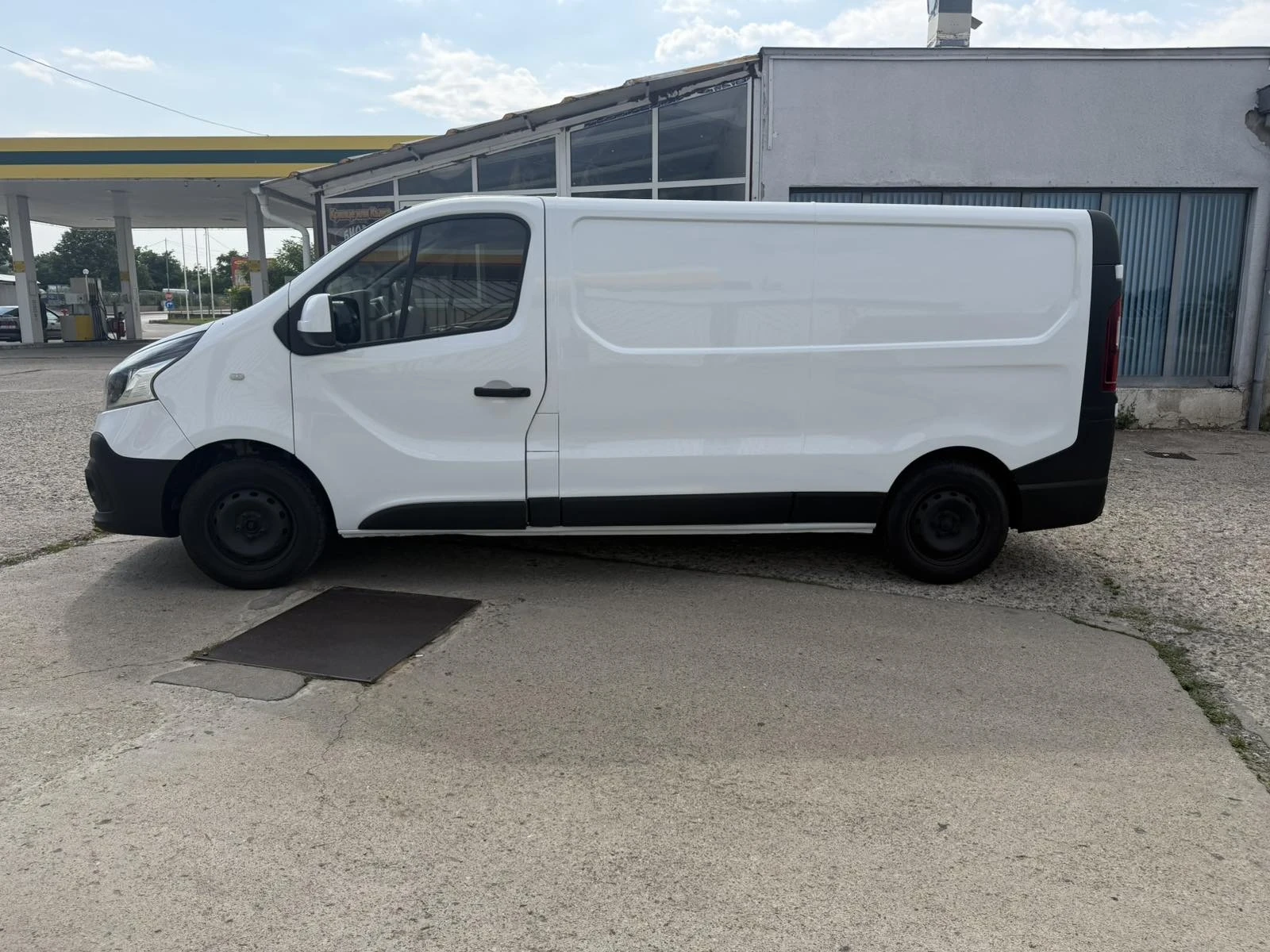 Renault Trafic 1.6biturbo, снимка 3 - Бусове и автобуси - 55352931