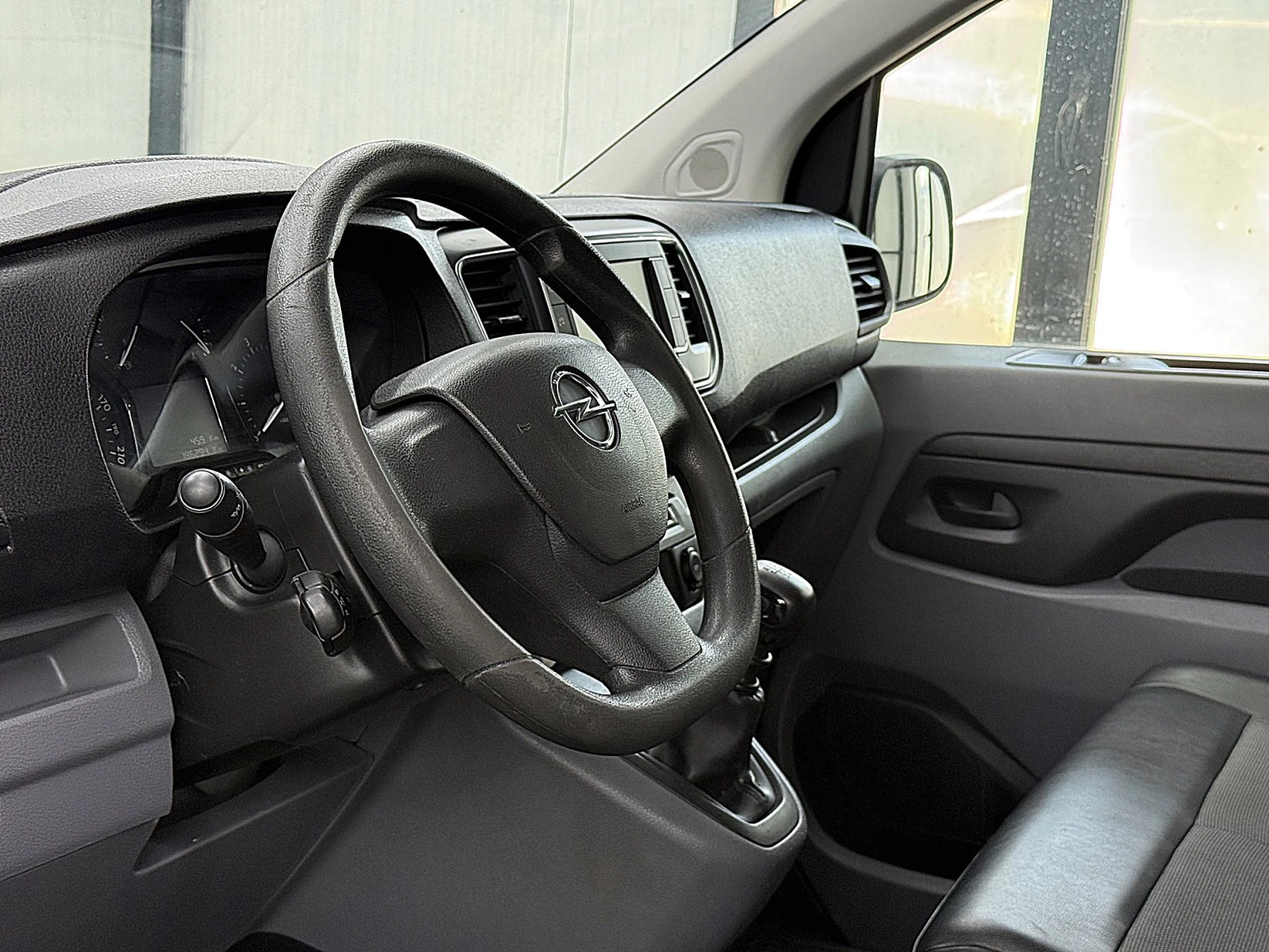 Opel Vivaro, снимка 10 - Бусове и автобуси - 56370089