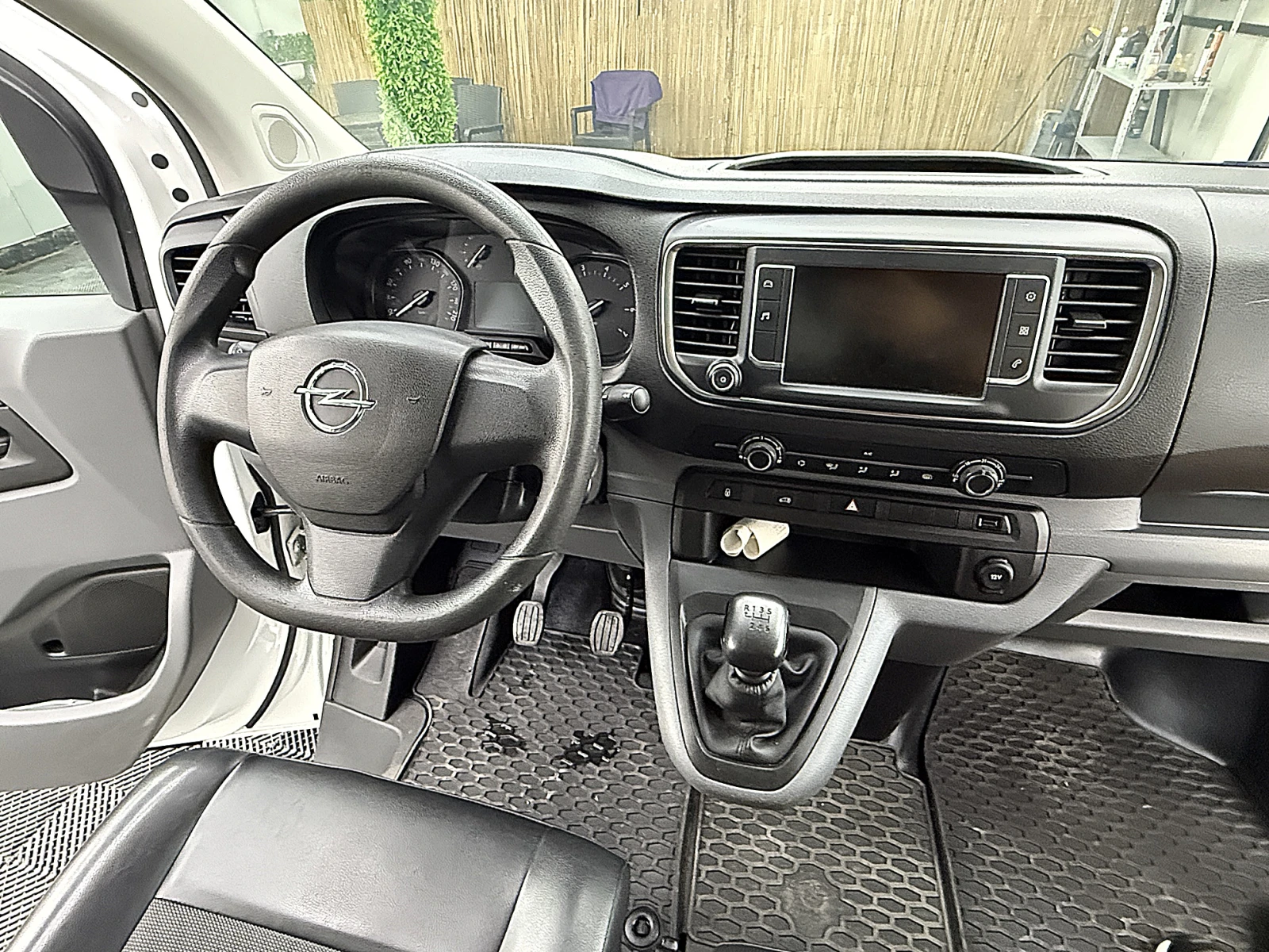 Opel Vivaro, снимка 14 - Бусове и автобуси - 56370089