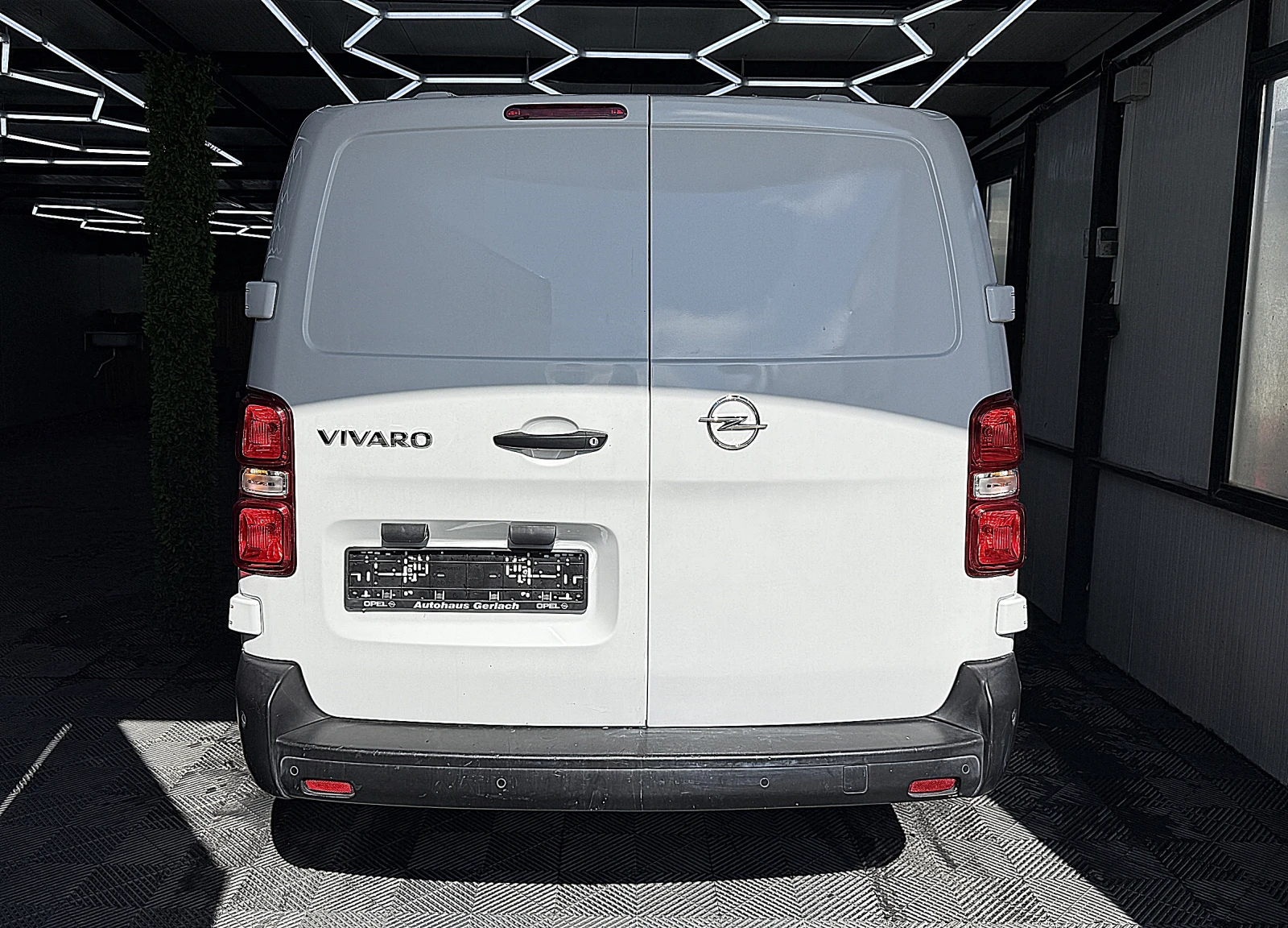 Opel Vivaro, снимка 5 - Бусове и автобуси - 56370089