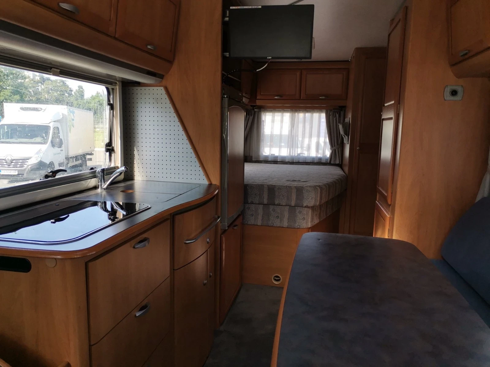 Кемпер HYMER / ERIBA, снимка 6 - Каравани и кемпери - 54727348