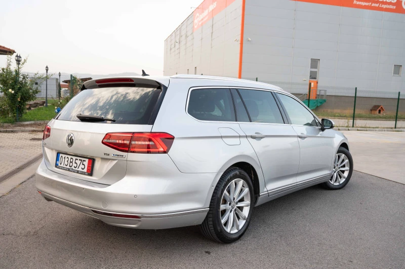 VW Passat 2.0TDI* HighLine* АСС* КАМЕРА* Keyless* Алкантра, снимка 14 - Автомобили и джипове - 42332148