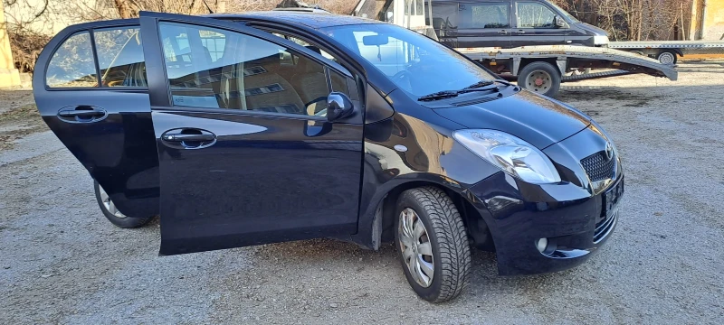 Toyota Yaris 1.3 , снимка 4 - Автомобили и джипове - 49422974