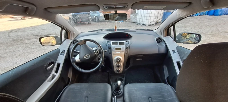 Toyota Yaris 1.3 , снимка 7 - Автомобили и джипове - 49422974