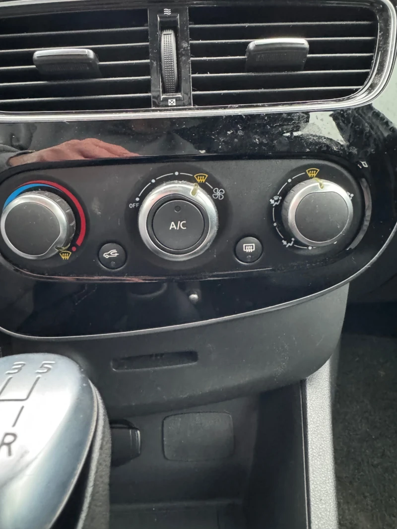 Renault Clio 1.5 Dci, снимка 17 - Автомобили и джипове - 52386252