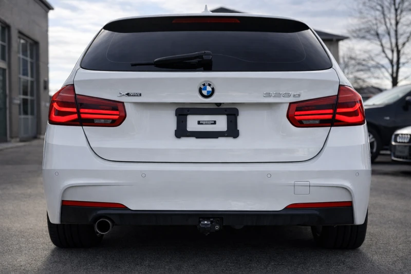 BMW 328 2018 LCI * M-PACK* HEAD-UP* BLACK OPTIC* DIGITAL* , снимка 3 - Автомобили и джипове - 53101219