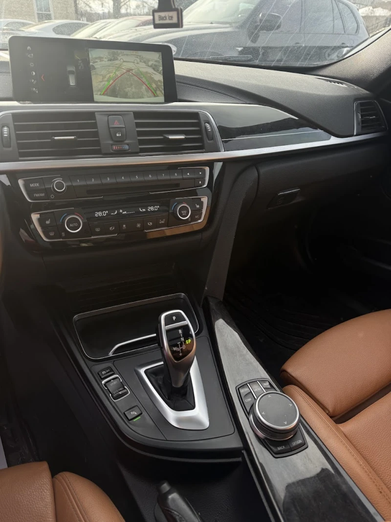 BMW 328 2018 LCI * M-PACK* HEAD-UP* BLACK OPTIC* DIGITAL* , снимка 11 - Автомобили и джипове - 53101219