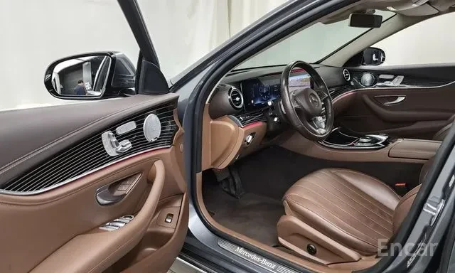 Mercedes-Benz E 400 ПАНО / ДИСТР/ ЦЯЛ ДИСПЛЕЙ / 360 / HEAD-UP / ЛИЗИНГ, снимка 8 - Автомобили и джипове - 54896753