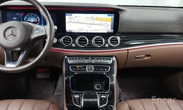 Mercedes-Benz E 400 ПАНО / ДИСТР/ ЦЯЛ ДИСПЛЕЙ / 360 / HEAD-UP / ЛИЗИНГ, снимка 10 - Автомобили и джипове - 54896753