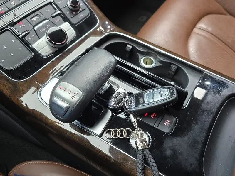 Audi A8 4.2 TDI QUATTRO, снимка 9 - Автомобили и джипове - 55096375