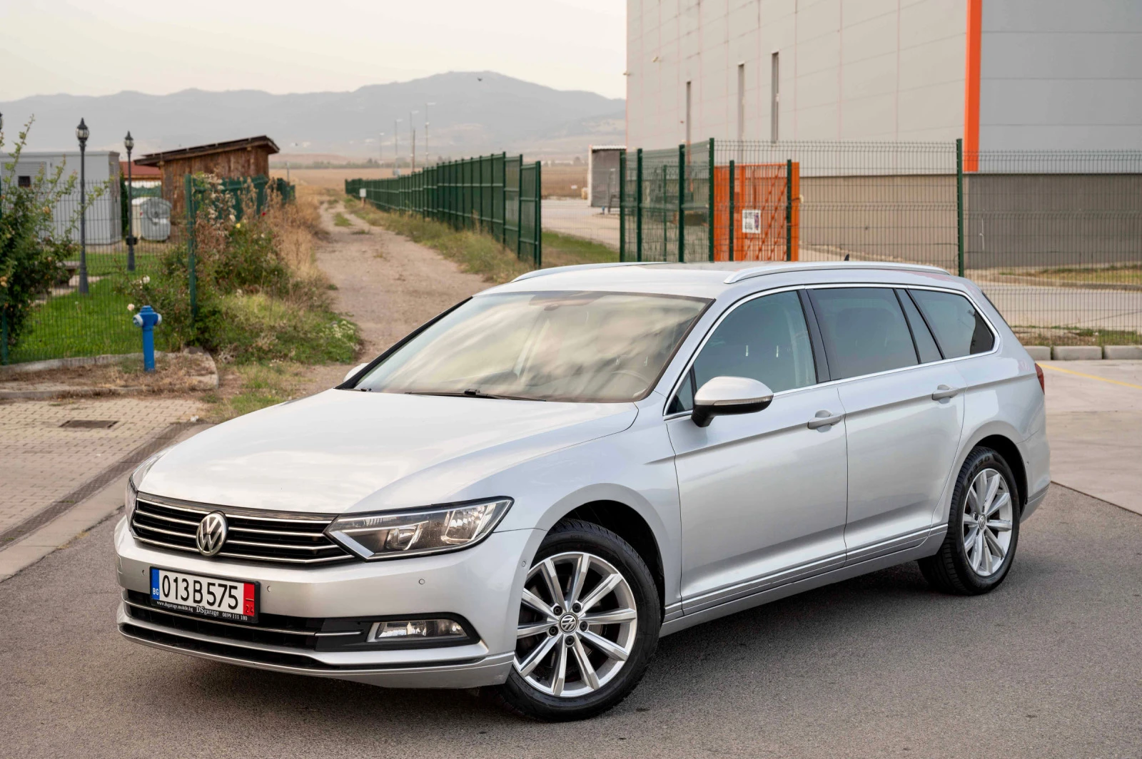 VW Passat 2.0TDI* HighLine* АСС* КАМЕРА* Keyless* Алкантра, снимка 1