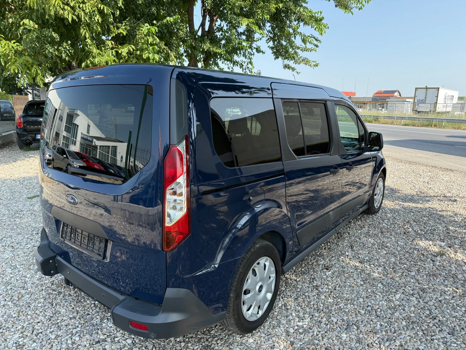 Ford Tourneo Connect 1.5 D 120 - изображение 6