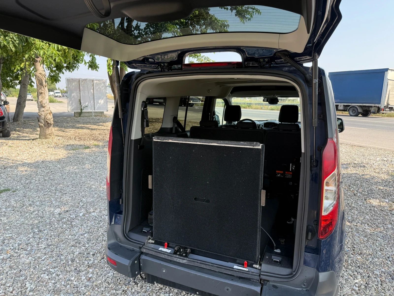 Ford Tourneo Connect 1.5 D 120 - изображение 8