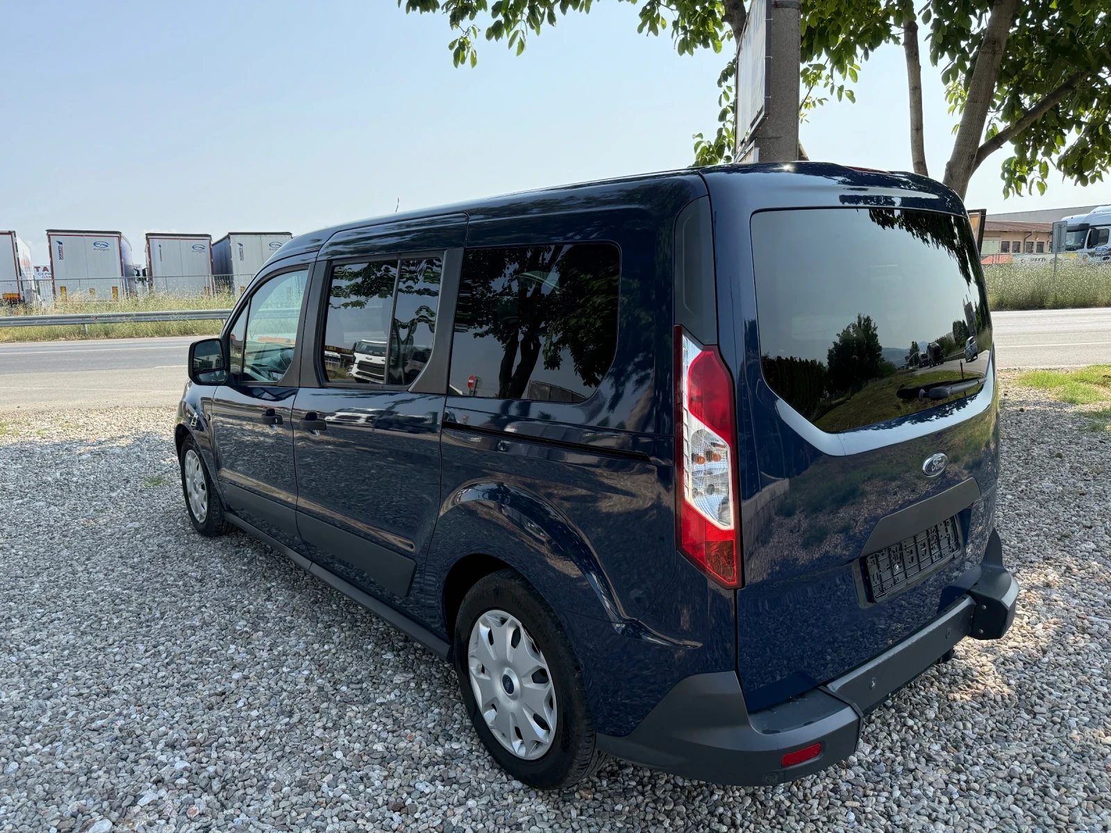 Ford Tourneo Connect 1.5 D 120 - изображение 4