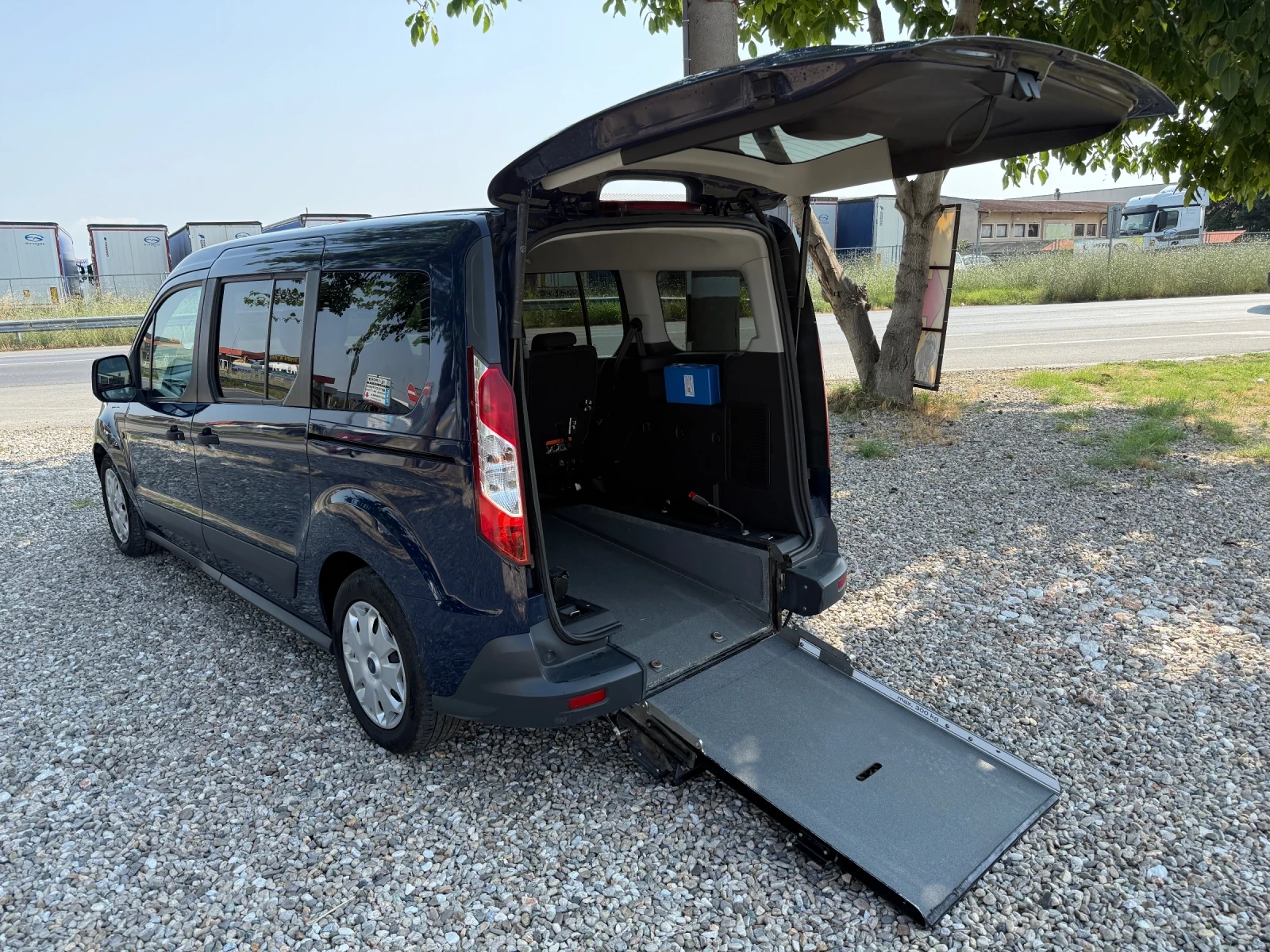 Ford Tourneo Connect 1.5 D 120 - изображение 9