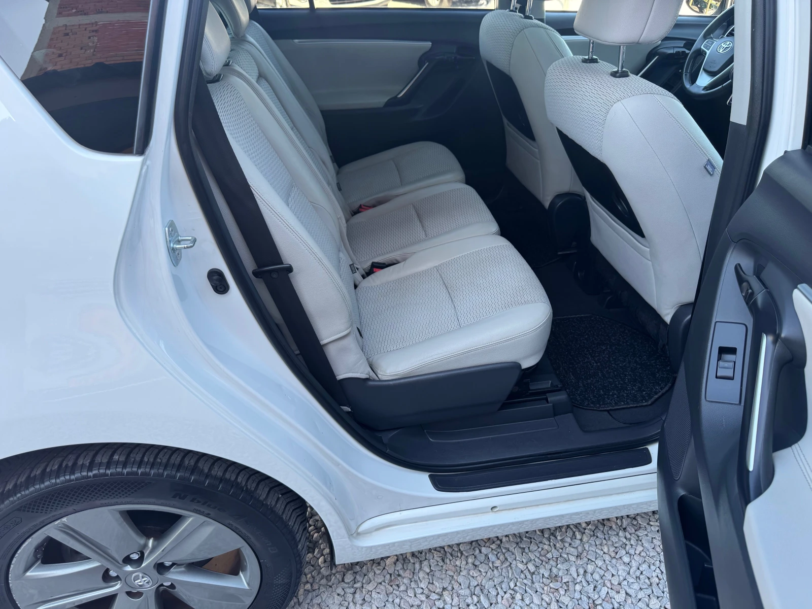 Toyota Verso 1.6D4D* KAMERA* PANORAMA* 6sk* *  | Mobile.bg   15