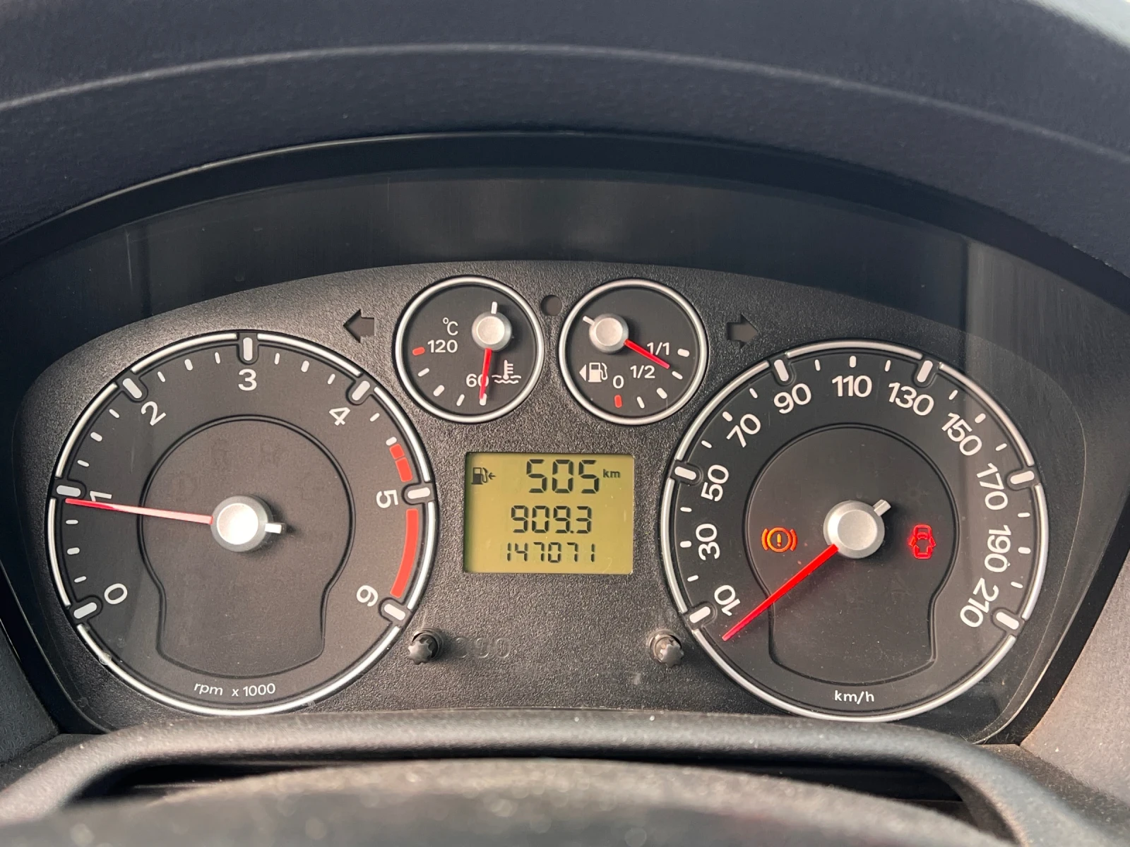 Ford Fusion 1.4HDi, снимка 10 - Автомобили и джипове - 53829991