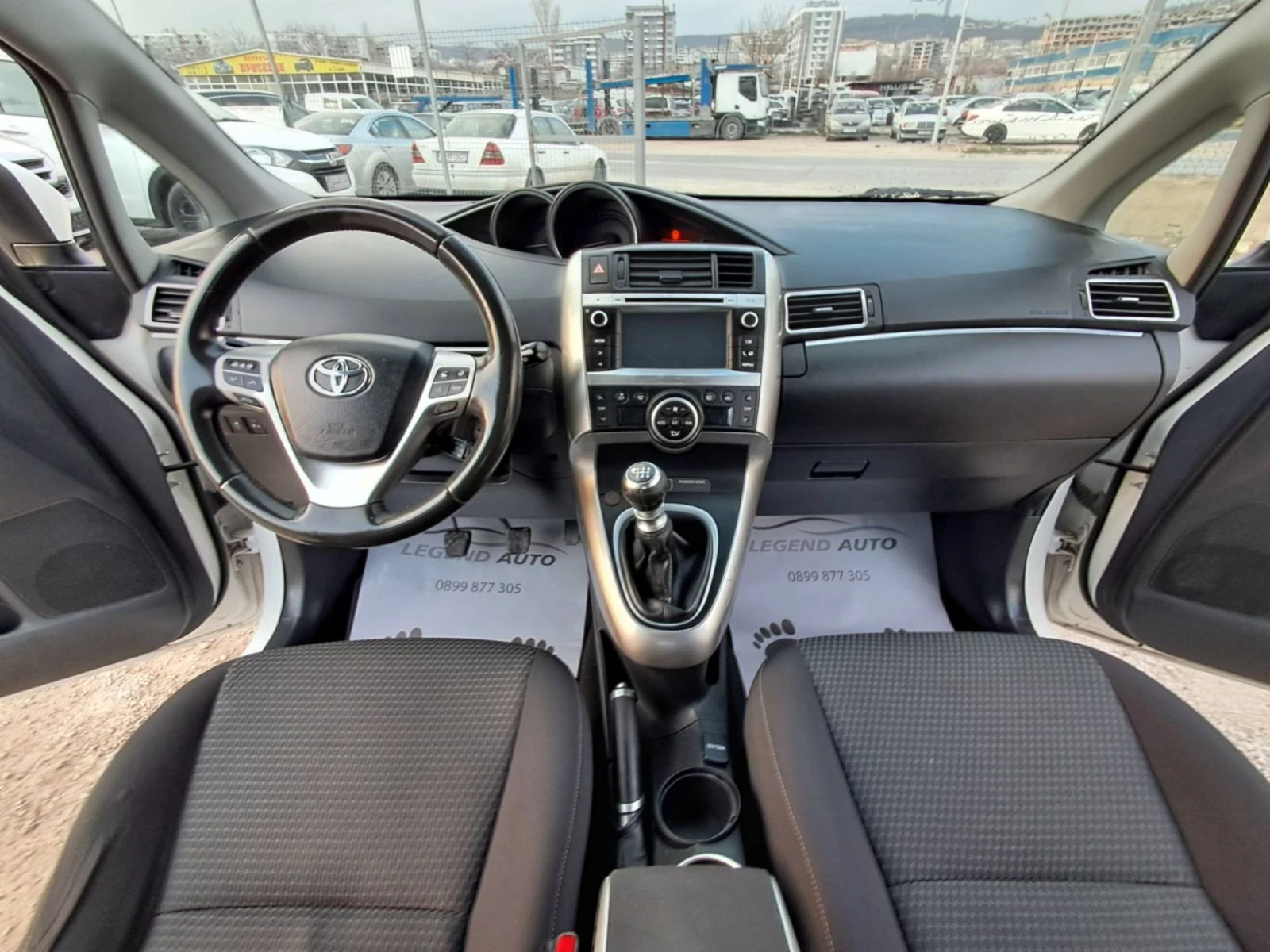 Toyota Verso 1.6 , снимка 11 - Автомобили и джипове - 53900648