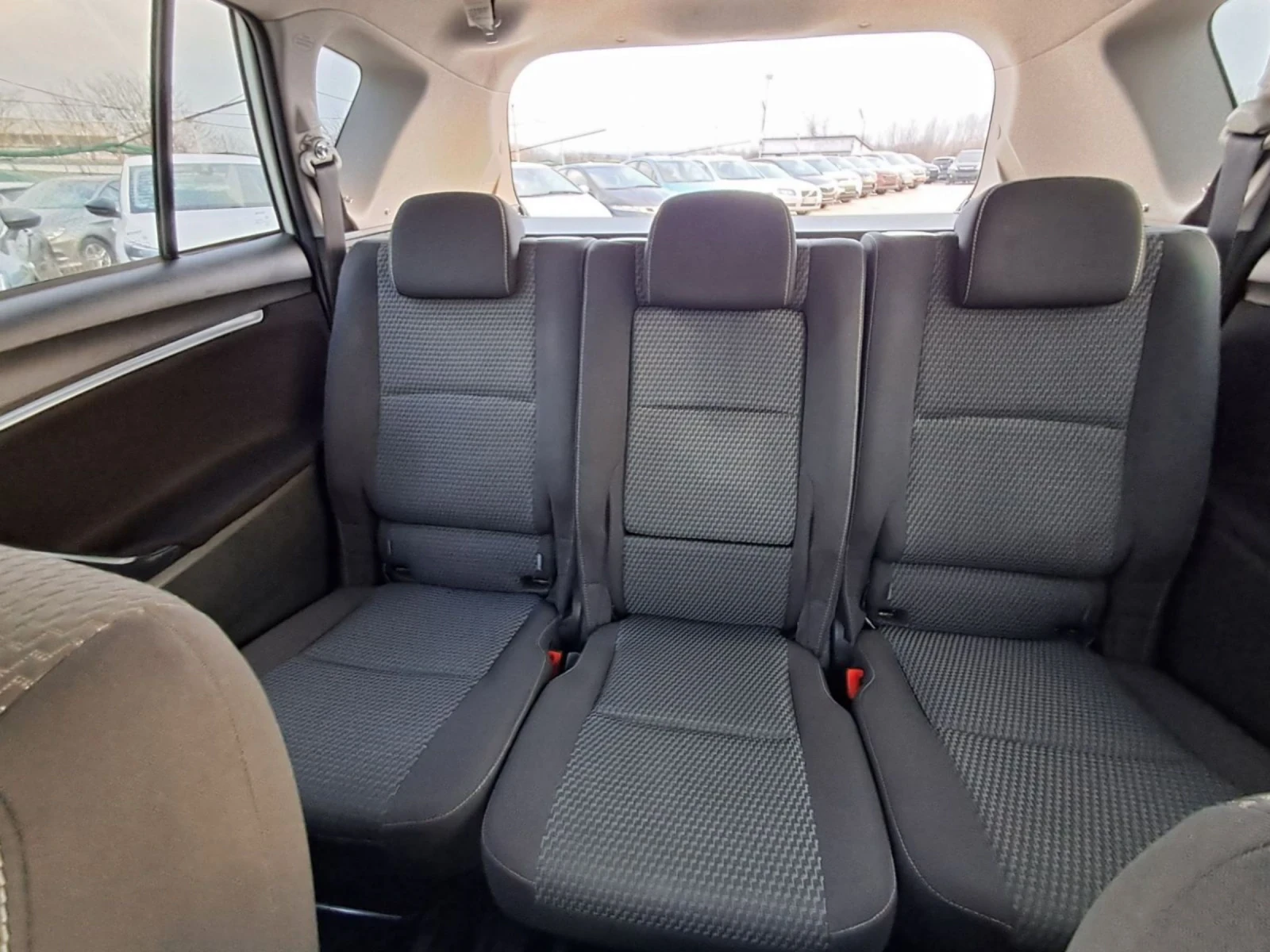 Toyota Verso 1.6 , снимка 14 - Автомобили и джипове - 53900648