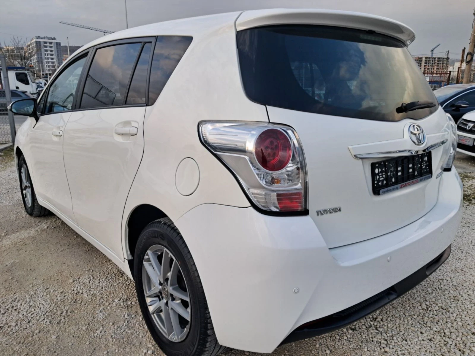 Toyota Verso 1.6 , снимка 6 - Автомобили и джипове - 53900648