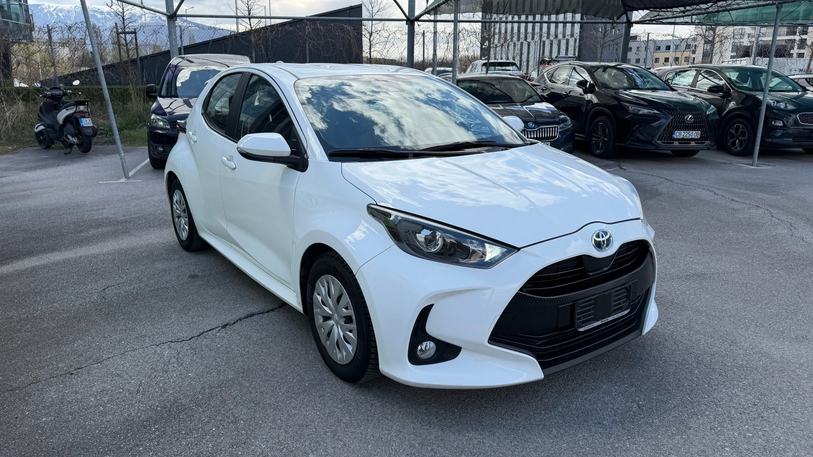Toyota Yaris 1.5 Hybrid, снимка 2 - Автомобили и джипове - 54149408