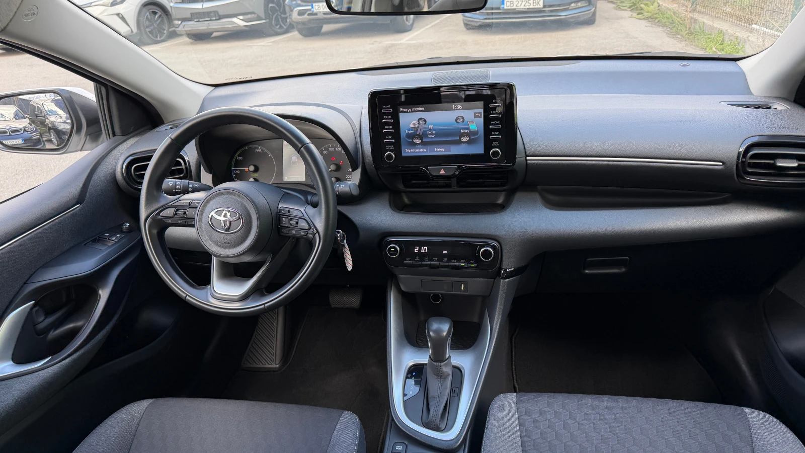 Toyota Yaris 1.5 Hybrid, снимка 12 - Автомобили и джипове - 54149408
