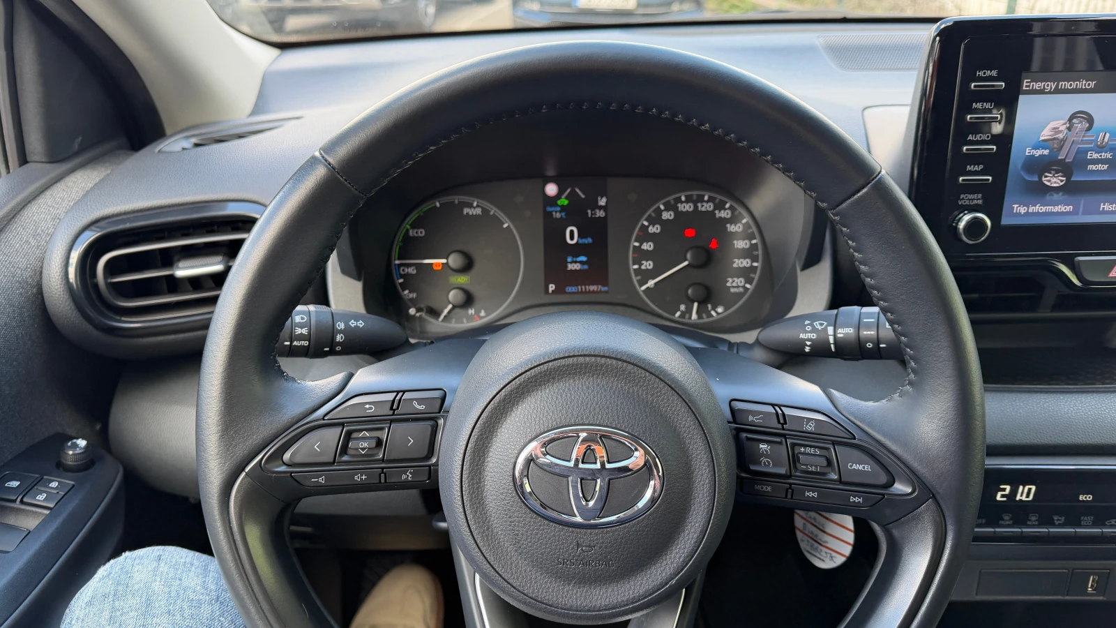 Toyota Yaris 1.5 Hybrid, снимка 15 - Автомобили и джипове - 54149408