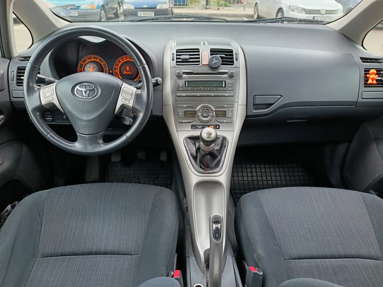 Toyota Auris 1, 6 124кс АГУ, снимка 8 - Автомобили и джипове - 54156310
