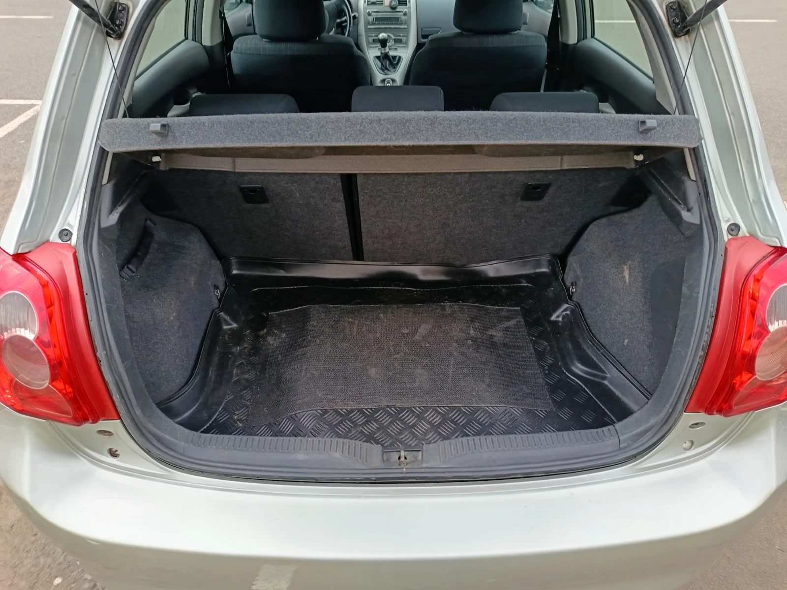 Toyota Auris 1, 6 124кс АГУ, снимка 12 - Автомобили и джипове - 54156310