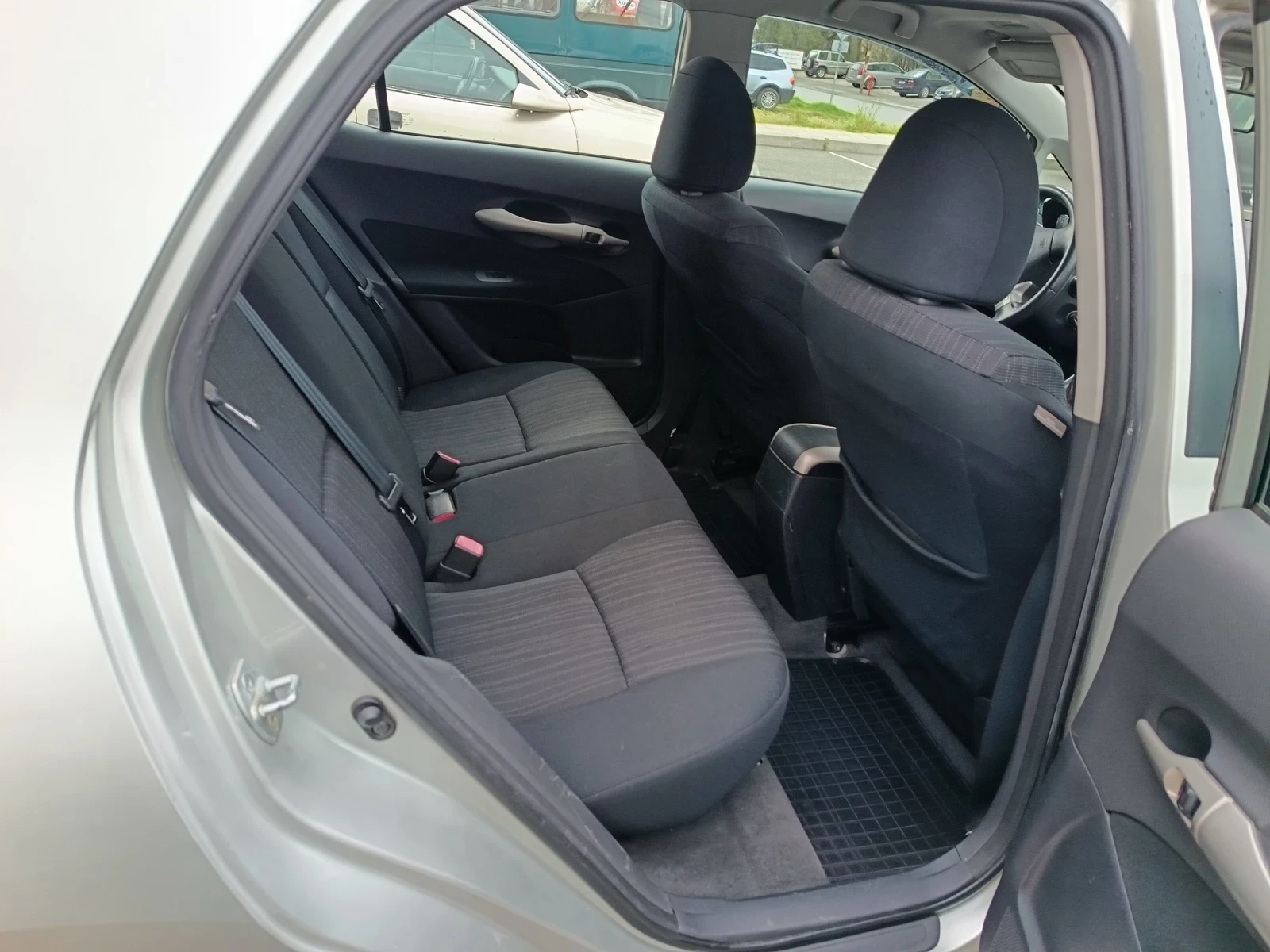 Toyota Auris 1, 6 124кс АГУ, снимка 13 - Автомобили и джипове - 54156310