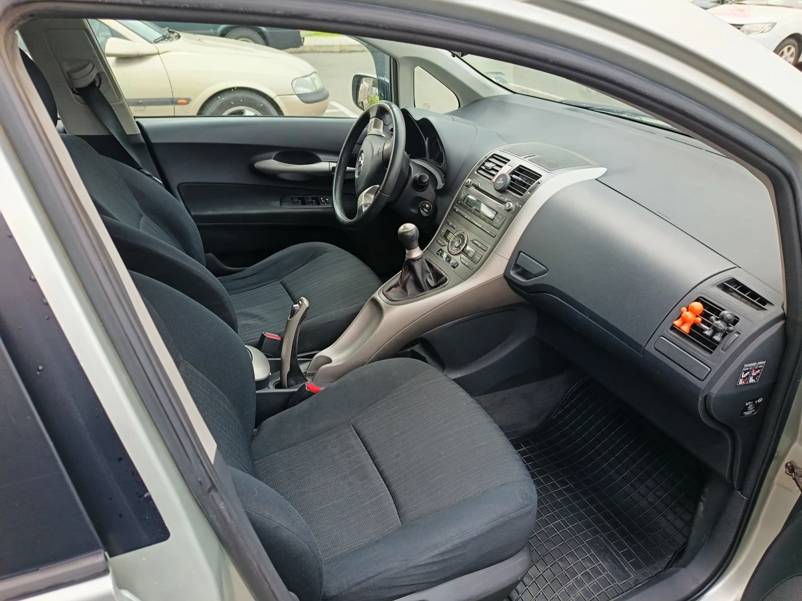 Toyota Auris 1, 6 124кс АГУ, снимка 14 - Автомобили и джипове - 54156310