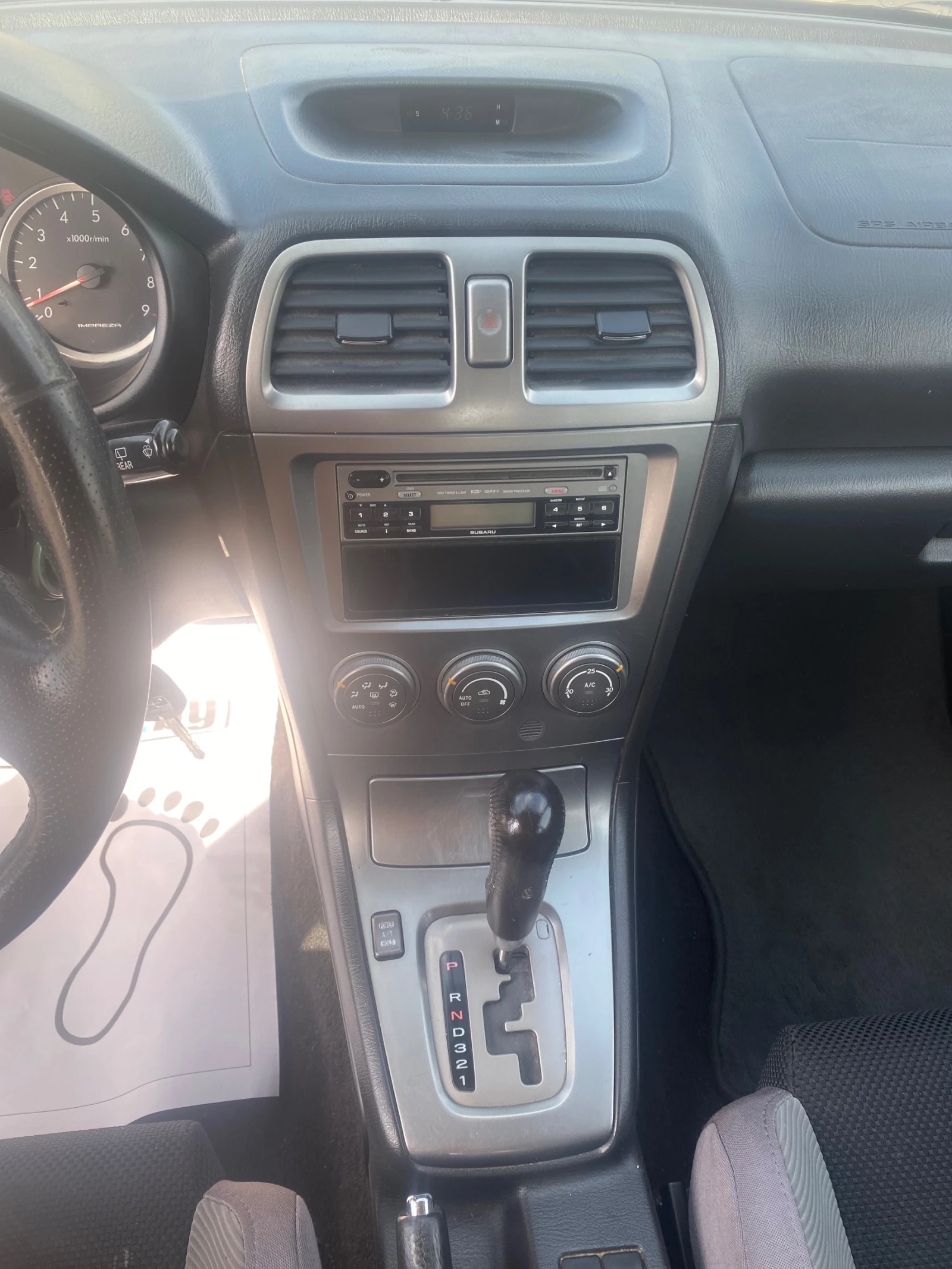 Subaru Impreza 2.0 Автомат, снимка 11 - Автомобили и джипове - 54767378
