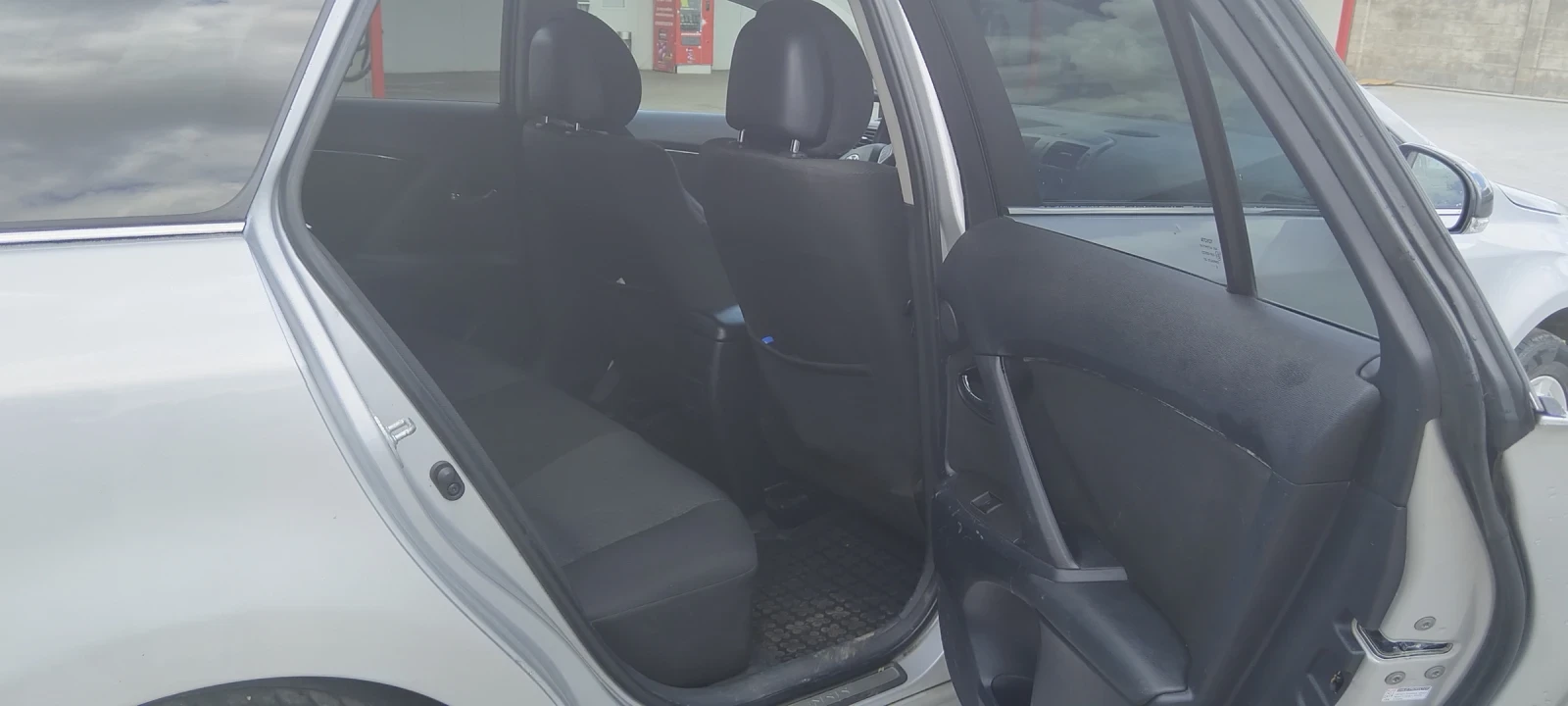 Toyota Avensis, снимка 8 - Автомобили и джипове - 55189230