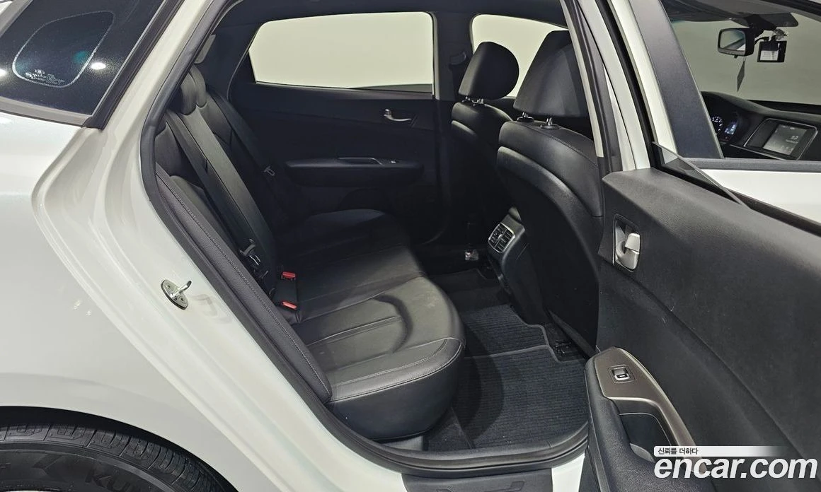 Kia K5 2.0 LPI Rental Car Luxury, снимка 11 - Автомобили и джипове - 55669074