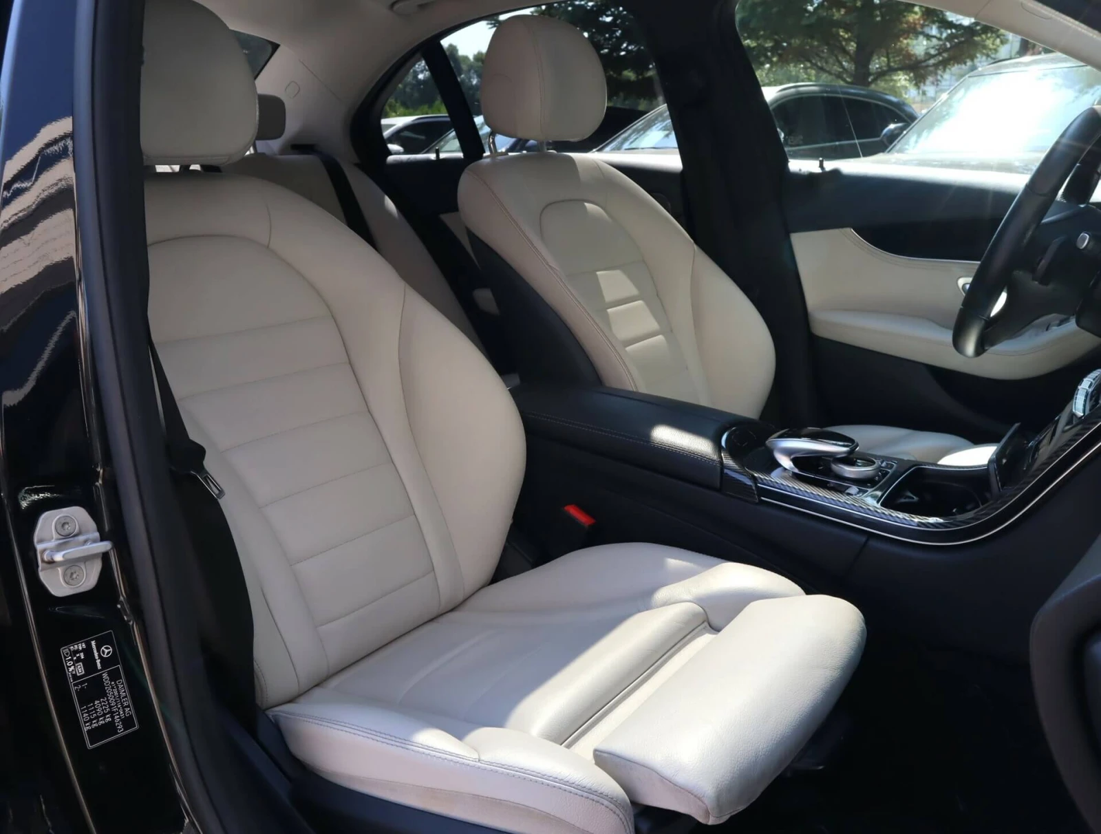 Mercedes-Benz C 250 4Matic/Мъртва точка/Камера/Подгрев/Шибедах, снимка 8 - Автомобили и джипове - 55836578