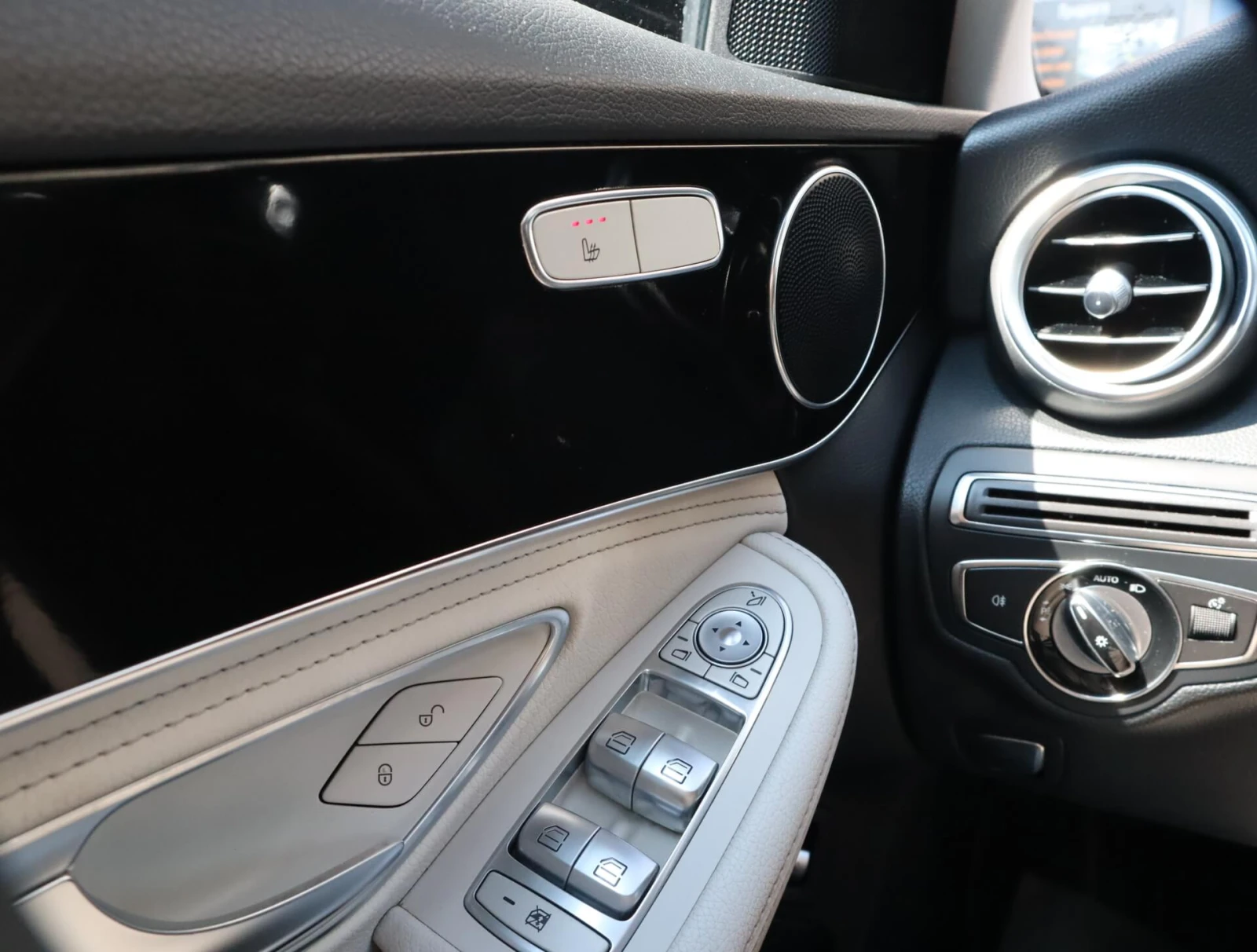 Mercedes-Benz C 250 4Matic/Мъртва точка/Камера/Подгрев/Шибедах, снимка 11 - Автомобили и джипове - 55836578