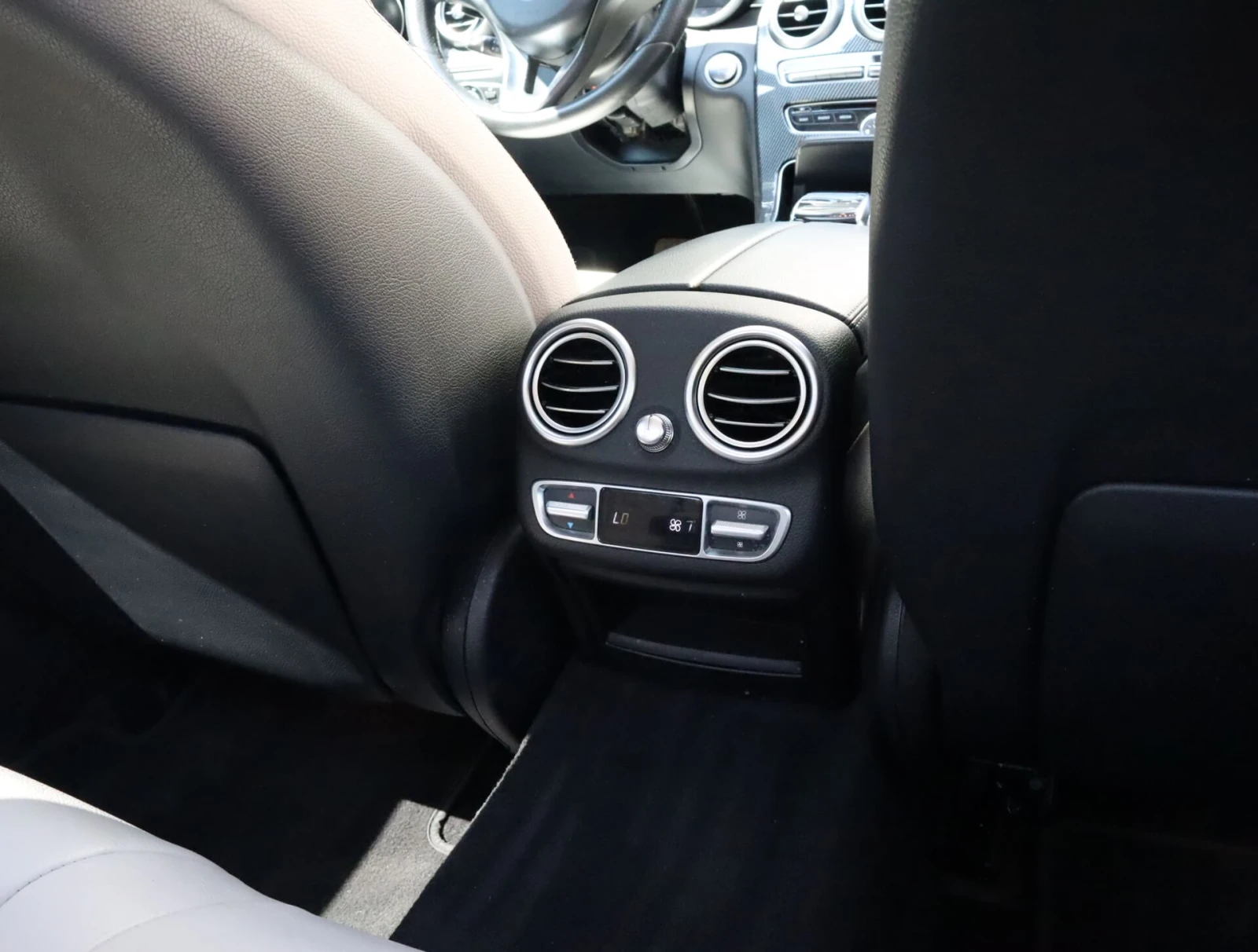 Mercedes-Benz C 250 4Matic/Мъртва точка/Камера/Подгрев/Шибедах, снимка 15 - Автомобили и джипове - 55836578