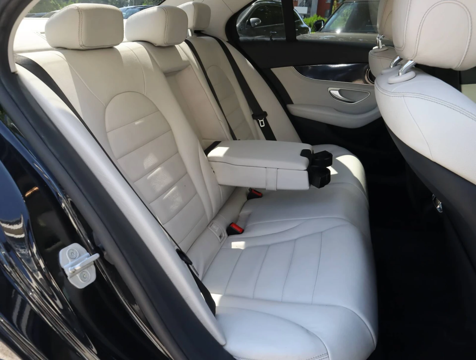 Mercedes-Benz C 250 4Matic/Мъртва точка/Камера/Подгрев/Шибедах, снимка 9 - Автомобили и джипове - 55836578