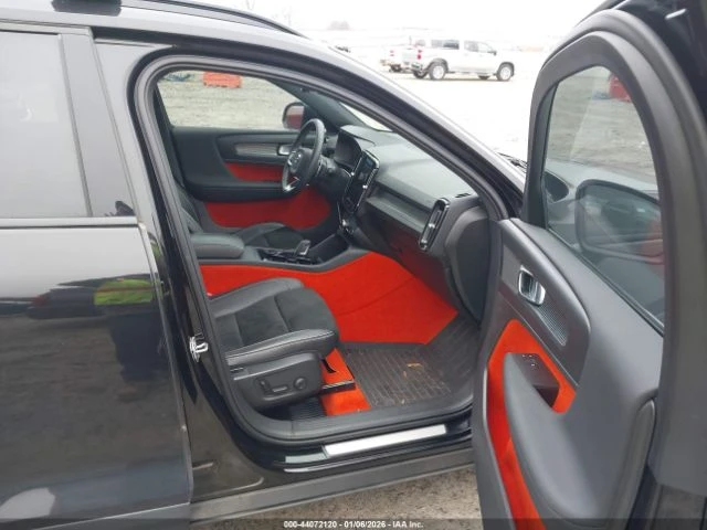 Volvo XC40 * T5* R-Design* AWD* , снимка 5 - Автомобили и джипове - 53626243