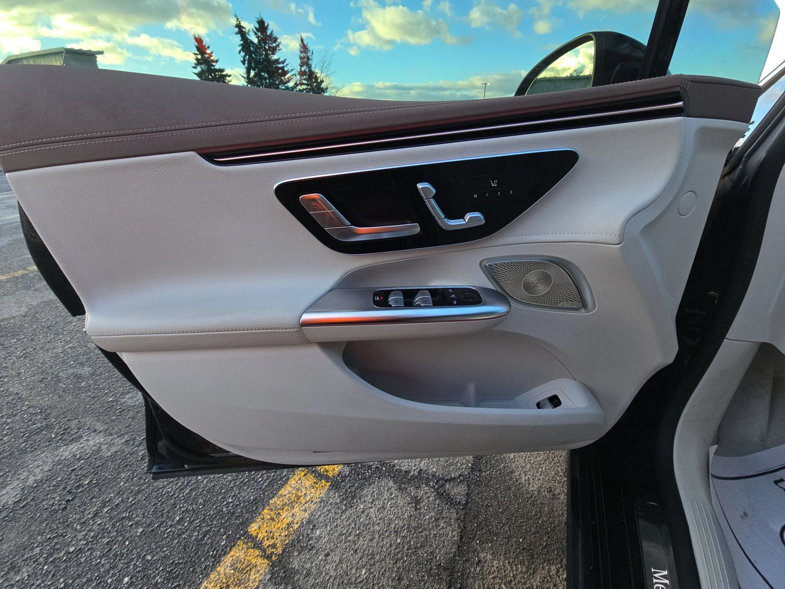 Mercedes-Benz EQE 350 4Matic, снимка 9 - Автомобили и джипове - 54044632