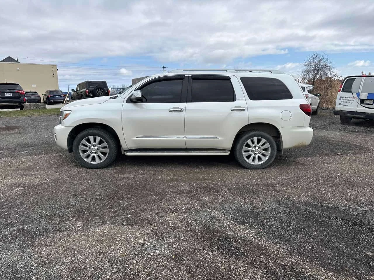 Toyota Sequoia * Platinum * CARFAX * БЕЗ ПЪРВОНАЧАЛНА ВНОСКА, снимка 2 - Автомобили и джипове - 54115021