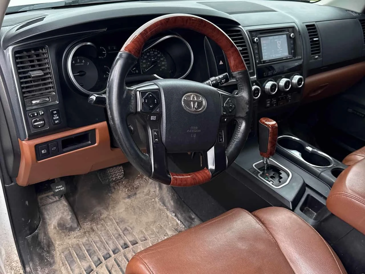 Toyota Sequoia * Platinum * CARFAX * БЕЗ ПЪРВОНАЧАЛНА ВНОСКА, снимка 5 - Автомобили и джипове - 54115021