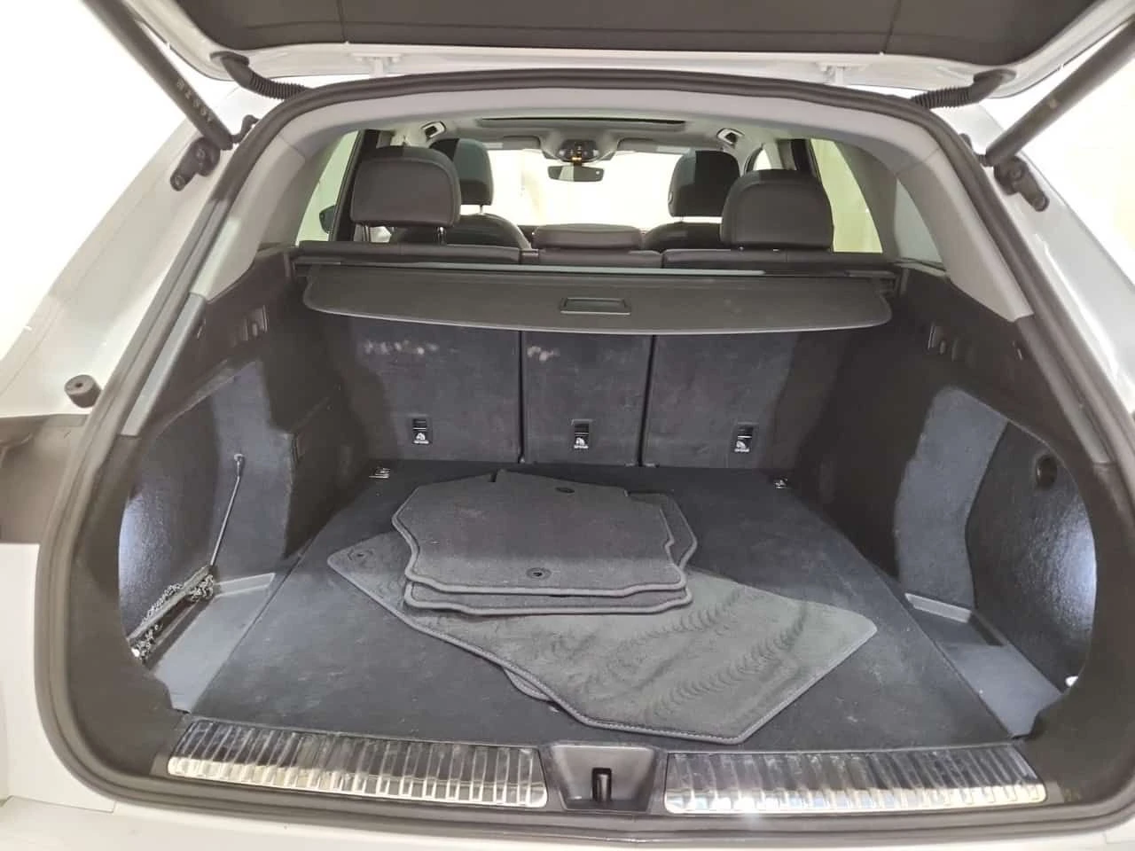 Audi Q5 ПАНОРАМА/СЛЕДЕНЕ НА ЛЕНТИ/360 КАМЕРИ, снимка 15 - Автомобили и джипове - 54373080
