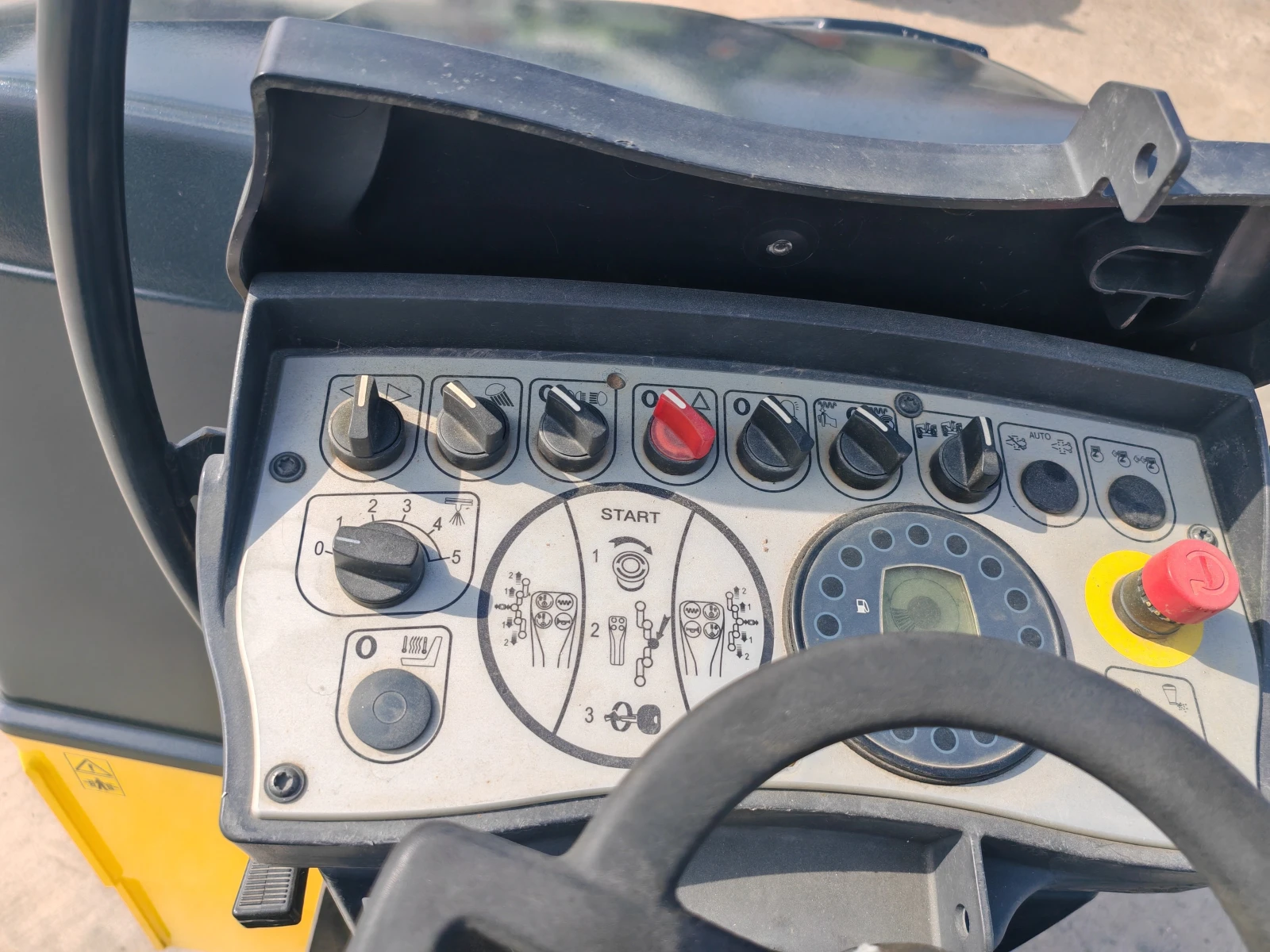 Валяк BOMAG BW 135 AD-5 лизинг с първоначална вноска 20 %, снимка 16 - Индустриална техника - 51083999