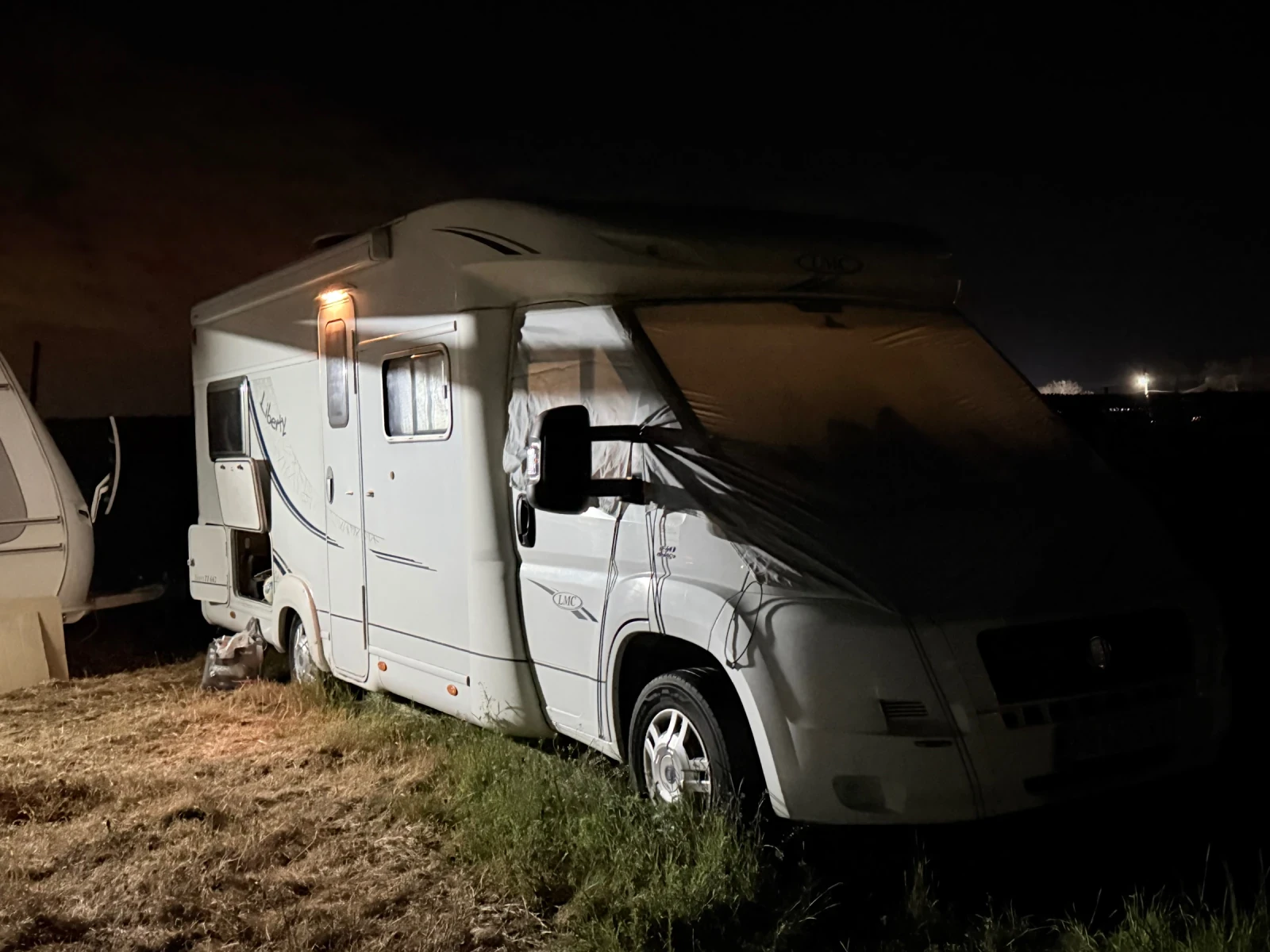 Кемпер Fiat Ducato - LMC LIBERTY 618 TI, снимка 3 - Каравани и кемпери - 54628819