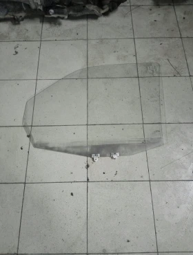 Стъкло предно ляво Мерцедес Вито 00г.