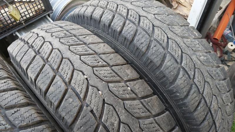 Гуми Зимни 235/85R16, снимка 4 - Гуми и джанти - 27689656