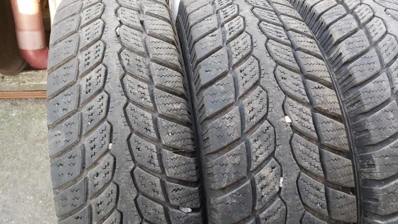 Гуми Зимни 235/85R16, снимка 3 - Гуми и джанти - 27689656